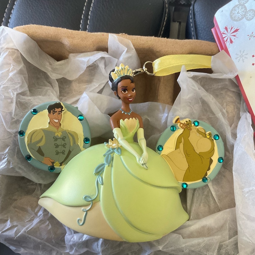 Disney Ear  ornament  2023  TIANA  BRAND NEW  JUST A GORGEOUS  PEICE